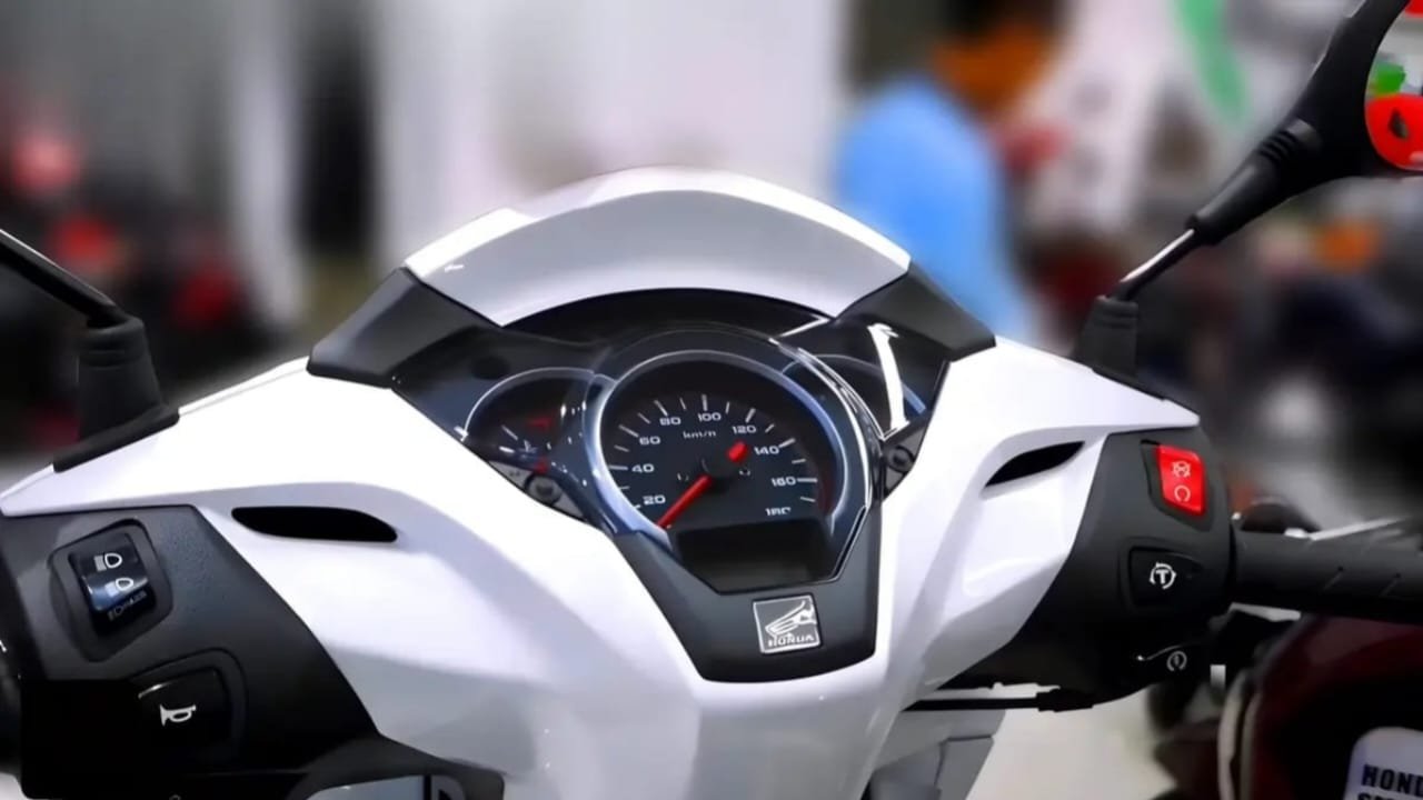 Honda Activa 8G 2025 – 210cc Engine, 85KMPL Mileage & Sleek LED Headlamp Scooter at ₹58,900!